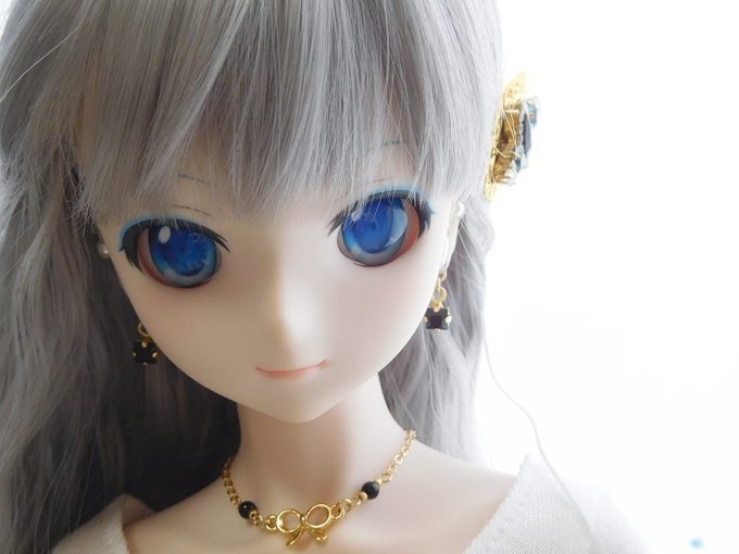 きんいろ/ぎんいろリボンと黒ラッカービーズのドール用チョーカー