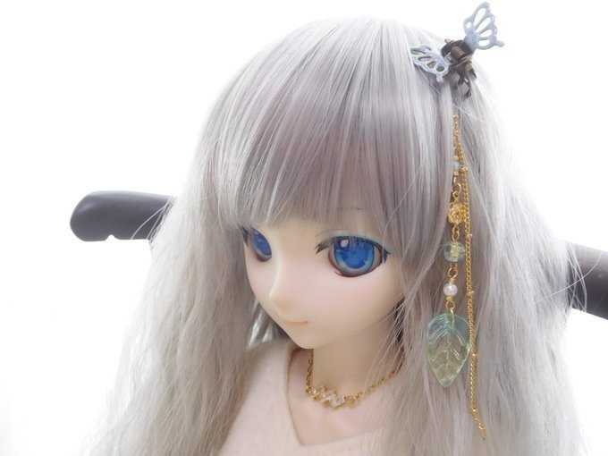 ヴィトライユカラーリーフのドール用ウィッグピアス