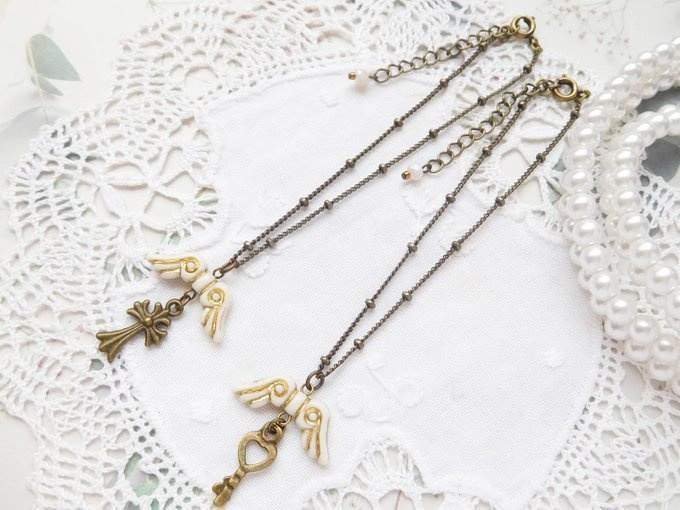 白翼とチャームのドール用セミロングネックレス