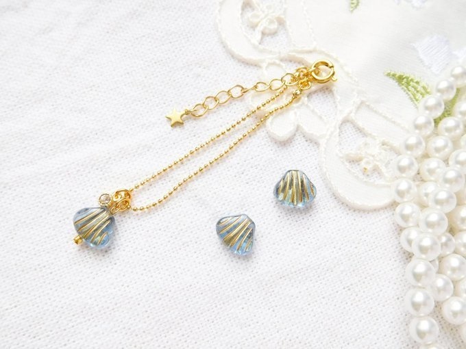 CZブルーシェルとラインストーンチャームのドール用ネックレス