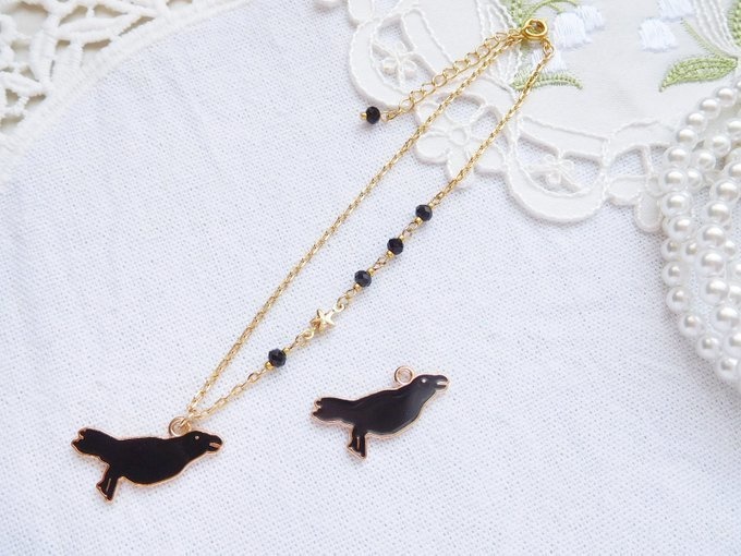 黒烏チャームのドール用アシンメトリーネックレス