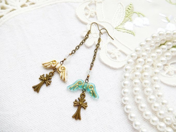 両翼とクロスチャームのドール用ウィッグピアス