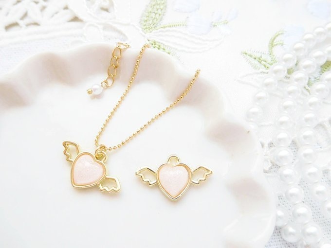 ペールピンクハートウィングのドール用ネックレス