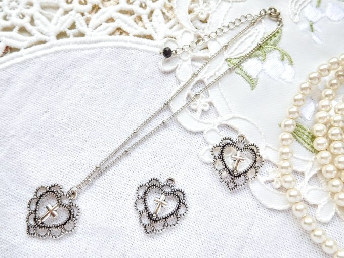 レースハートクロスチャームのドール用ロングネックレス