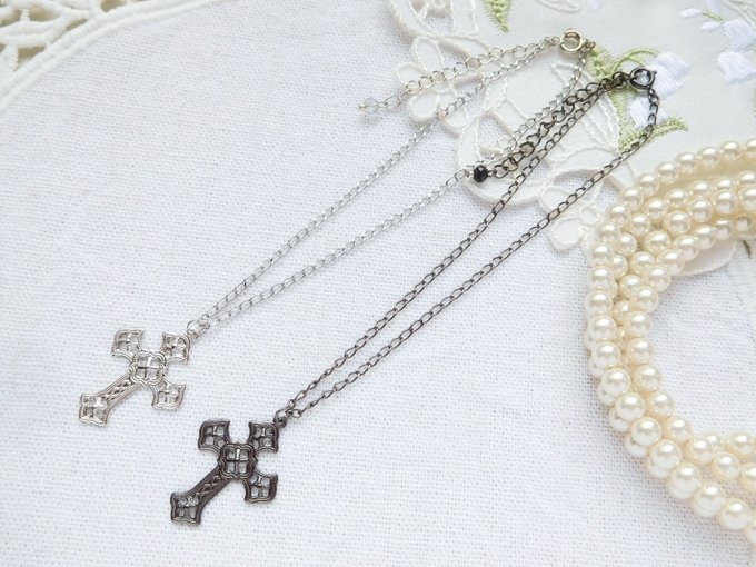 スカシ模様クロスチャームのドール用ロングネックレス(R/B)