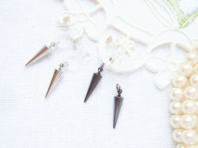 尖りチャームのドール用ノンホールピアス大(R/B)