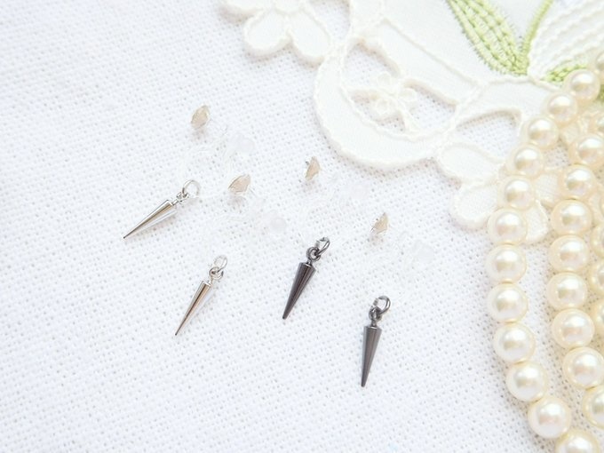 尖りチャームのドール用ノンホールピアス小(R/B)