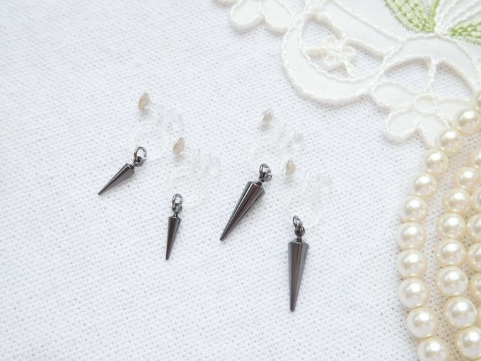 尖りチャームのドール用ノンホールピアス小(R/B)