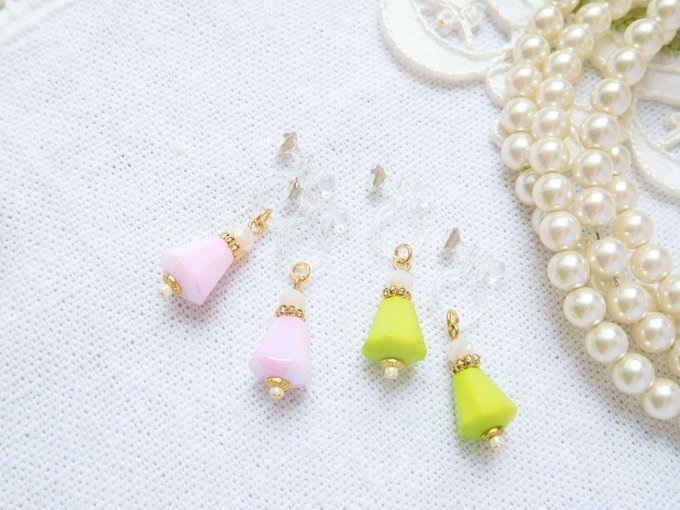 アクリルカラフル三角錐ビーズのドール用ノンホールピアス