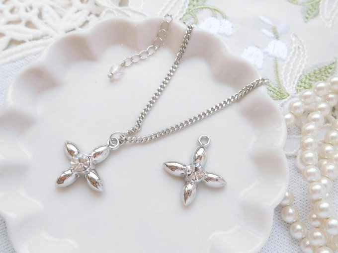 ラインストーン銀クロスチャームのドール用ネックレス