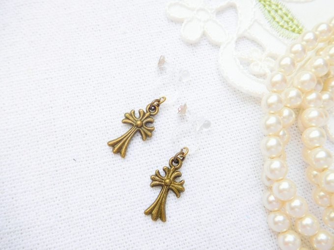 アンティーククロスチャームのドール用ノンホールピアス