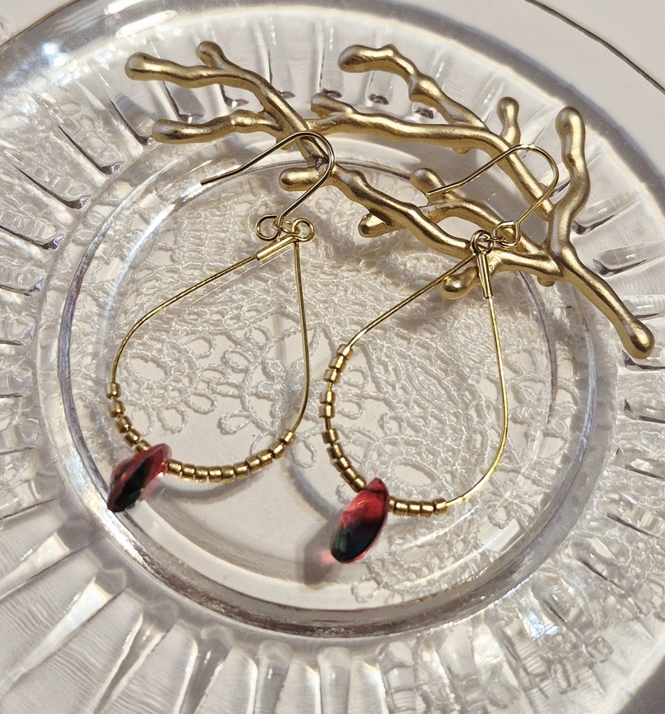 グラデーションカラーの雫イヤーアクセ