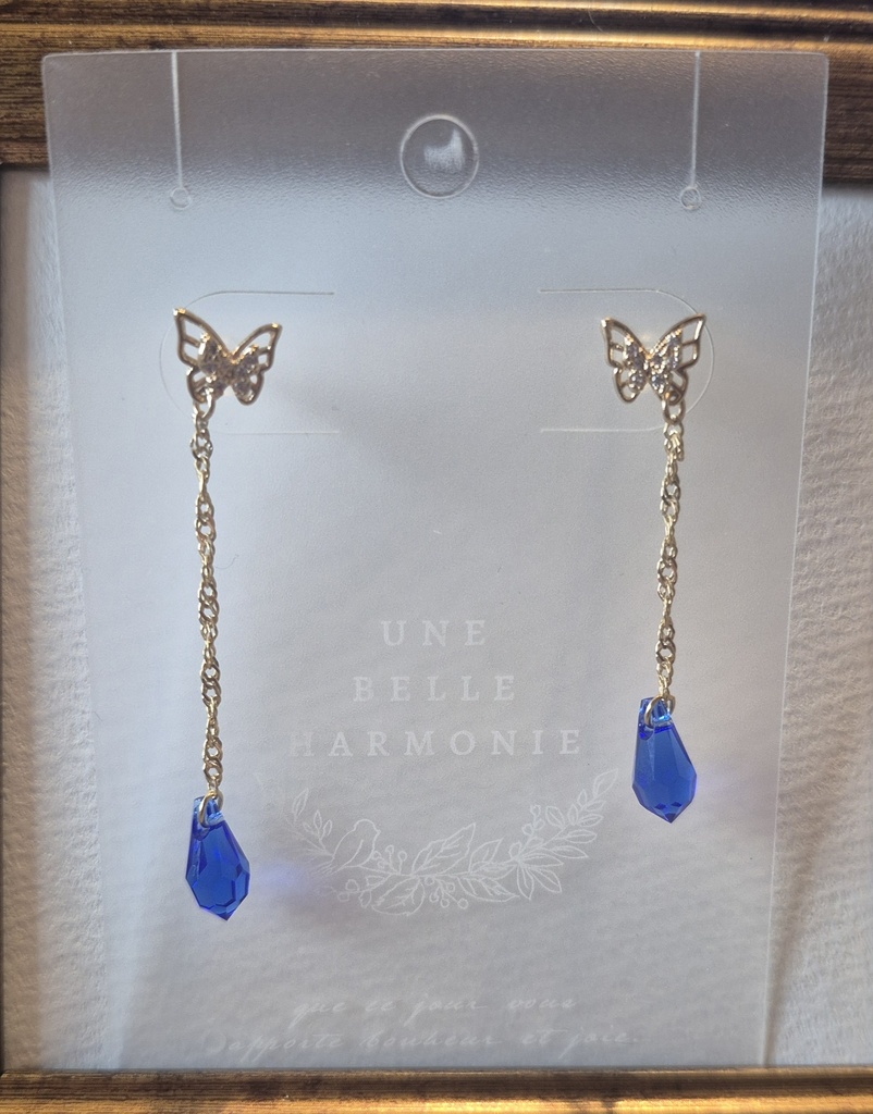 蝶とクリスタルのピアス／イヤリング