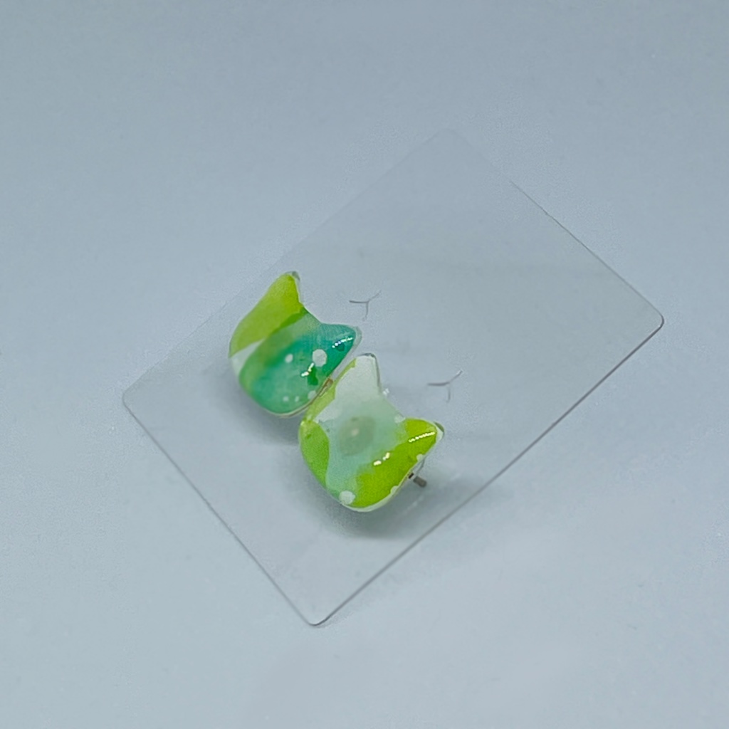 猫型レジンアクセサリー(ピアスorイヤリング) 水色、黄緑、ミックス