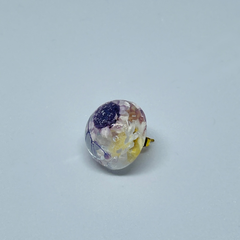 花入りレジンピアス 水色、紫色(組み合わせ自由)