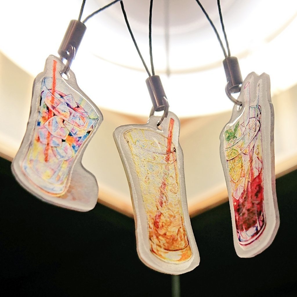 グラスドリンク絵のプラ板ストラップ