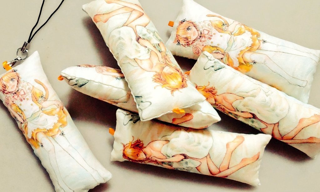 陏くん抱き枕風ストラップ & ポストカード