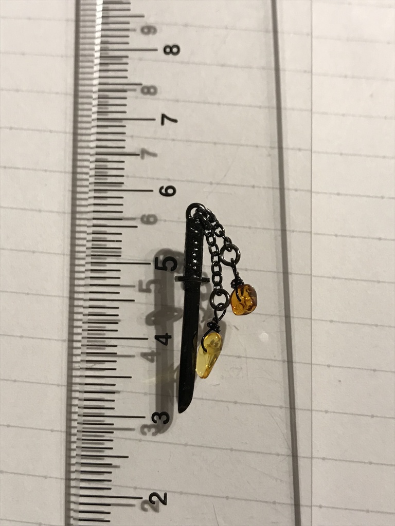 【試作品】琥珀付き短刀チャーム（黒）