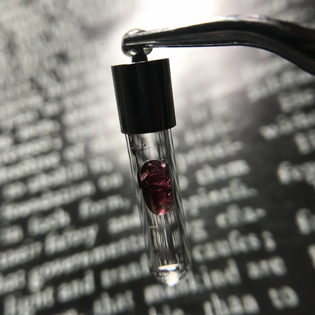 【レビュー用試作品】ガーネット入り試験管(小)