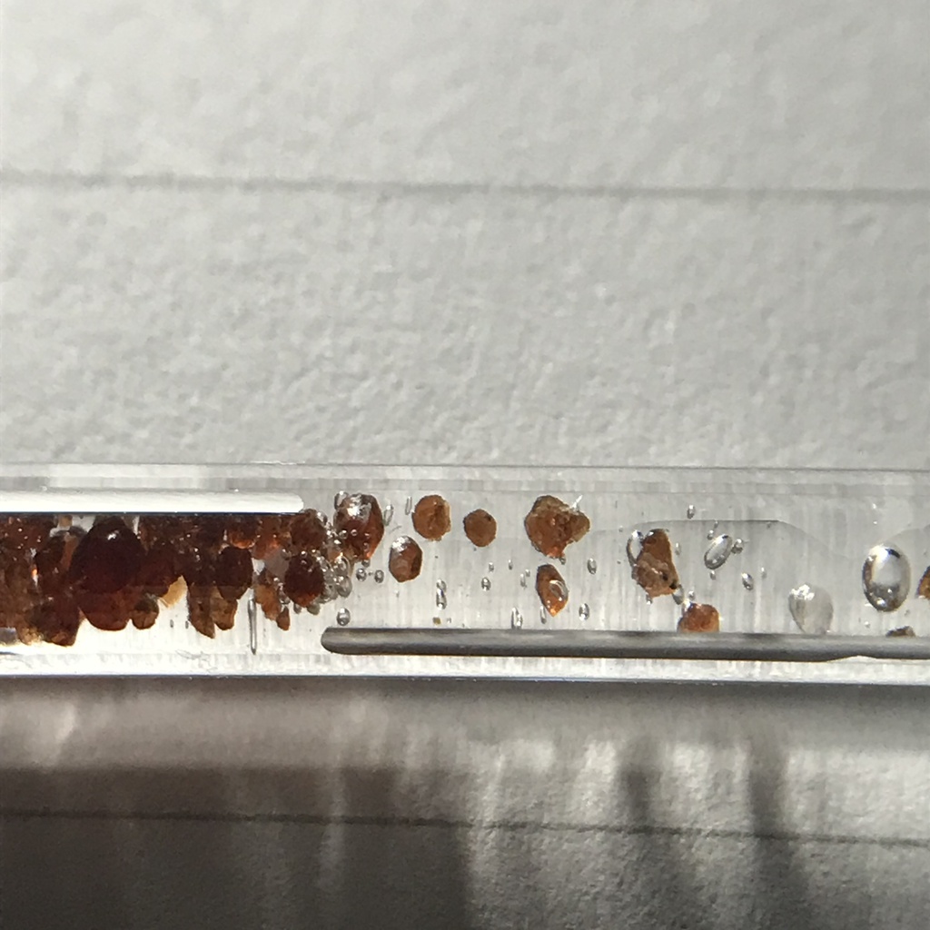 【レビュー用試作品】アルマンディンガーネット入り試験管A