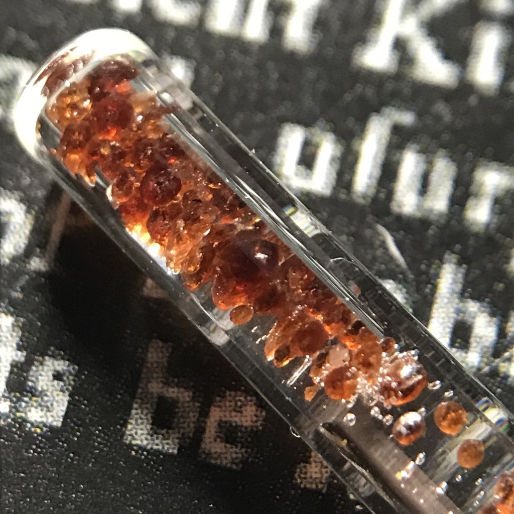 【レビュー用試作品】アルマンディンガーネット入り試験管A