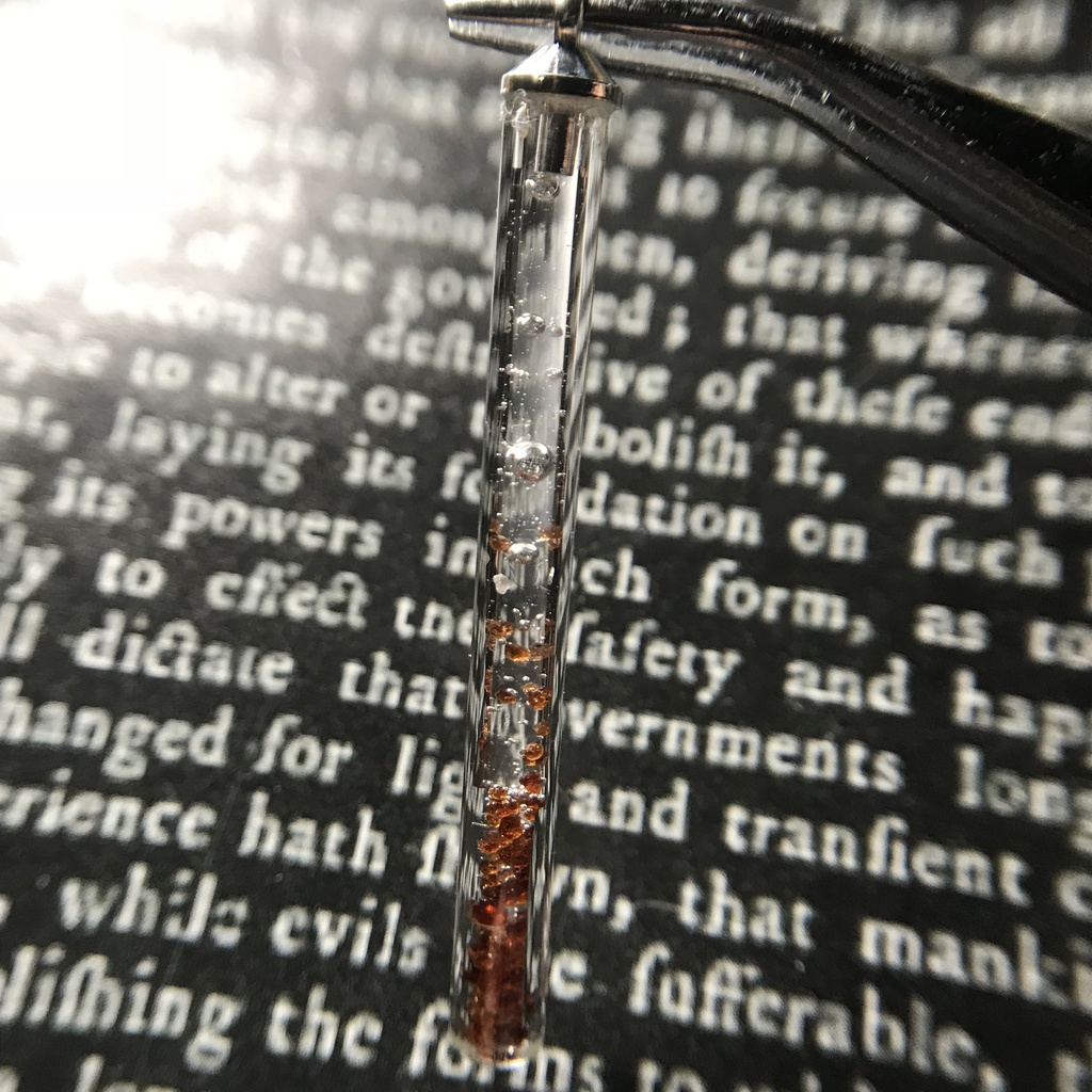 【レビュー用試作品】アルマンディンガーネット入り試験管A