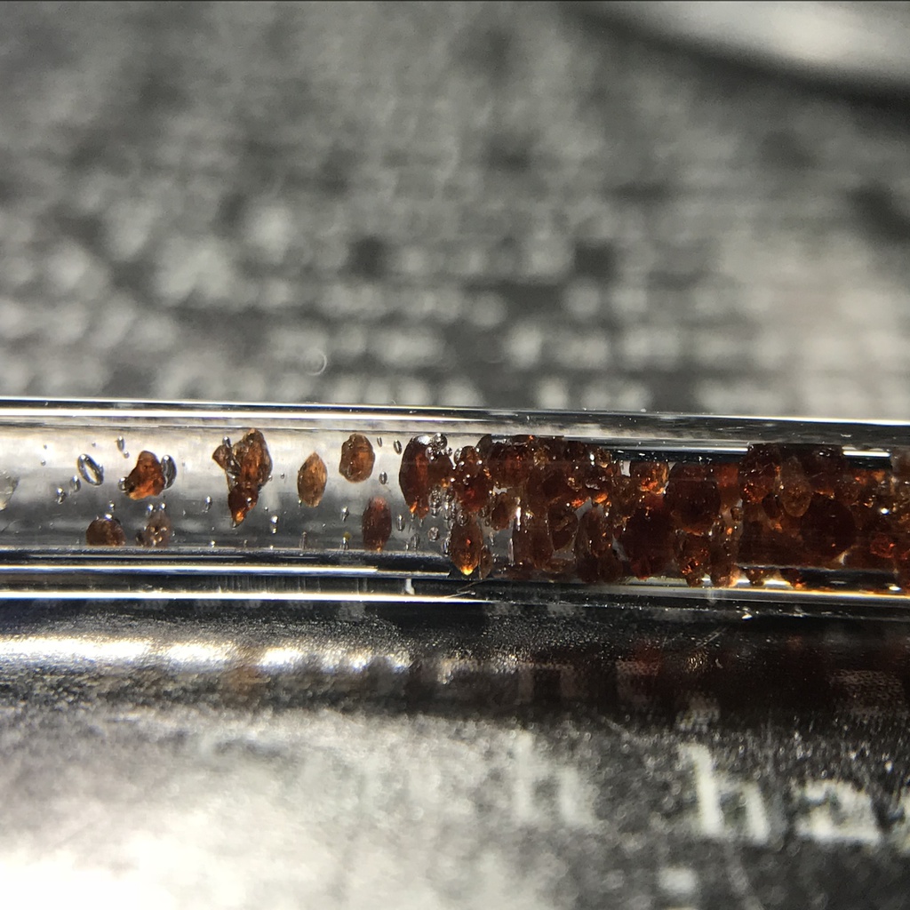 【レビュー用試作品】アルマンディンガーネット入り試験管A