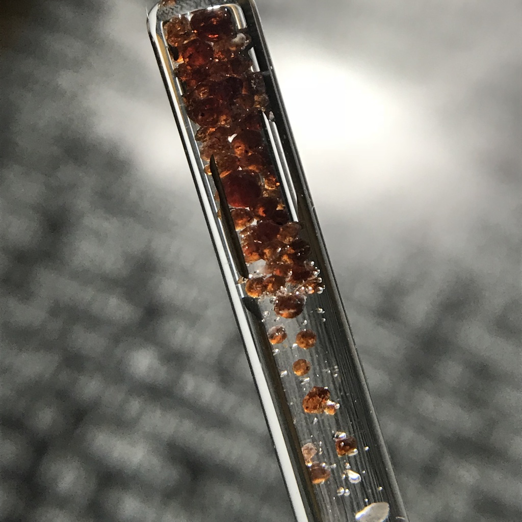 【レビュー用試作品】アルマンディンガーネット入り試験管A