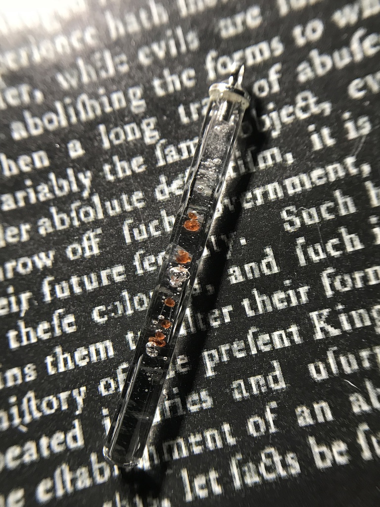 【レビュー用試作品】アルマンディンガーネット入り試験管B