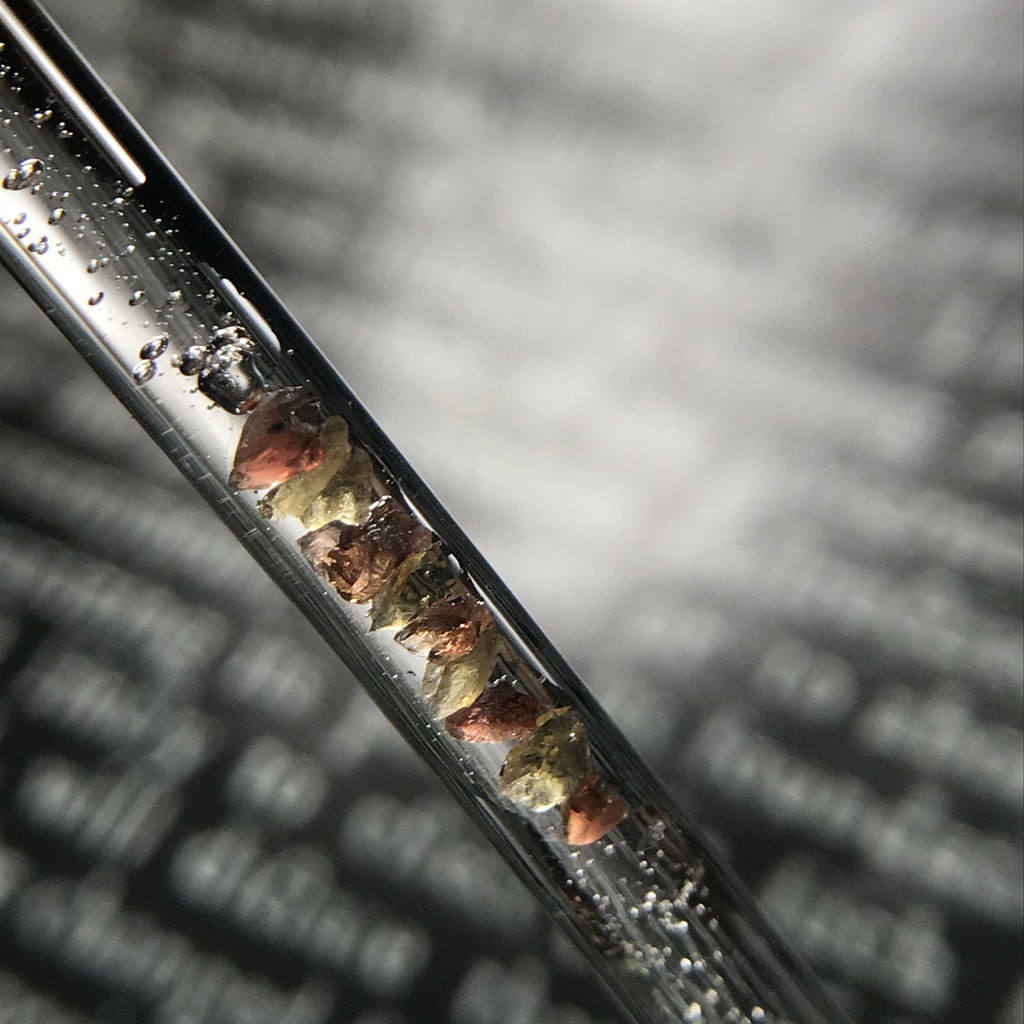 【レビュー用試作品】サファイア入り試験管B