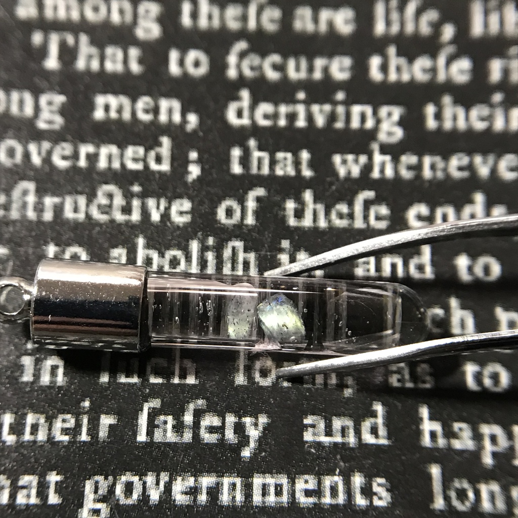 【レビュー用試作品】ラブラドライト入り試験管(小)B