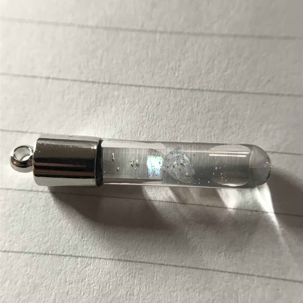 【レビュー用試作品】ラブラドライト入り試験管(小)B