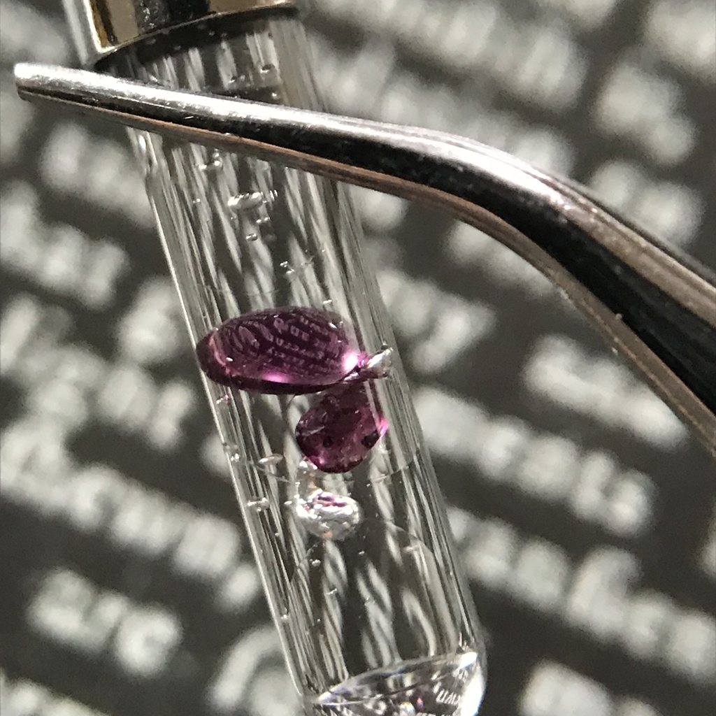 【レビュー用試作品】ロードライトガーネット入り試験管(小)