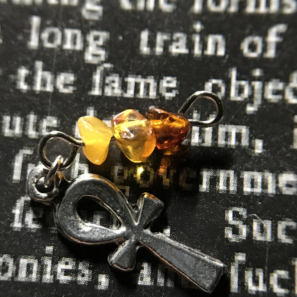 【試作品】琥珀とアンクのチャーム