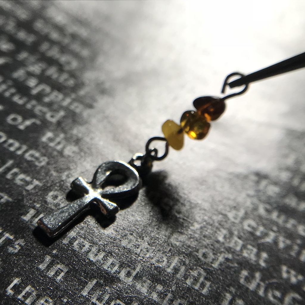 【試作品】琥珀とアンクのチャーム