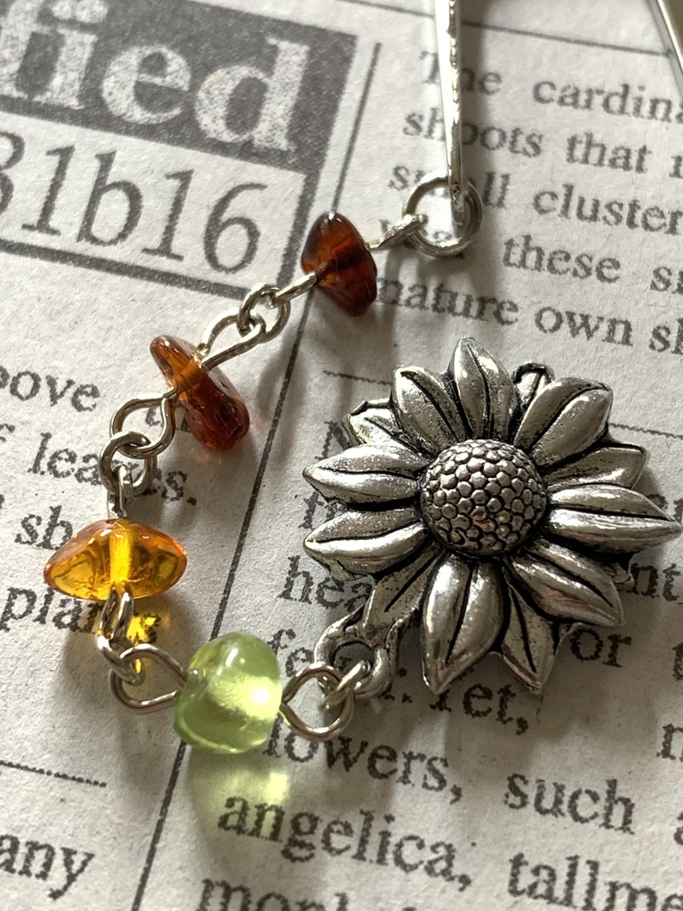【再販】琥珀とペリドットとヒマワリのしおり