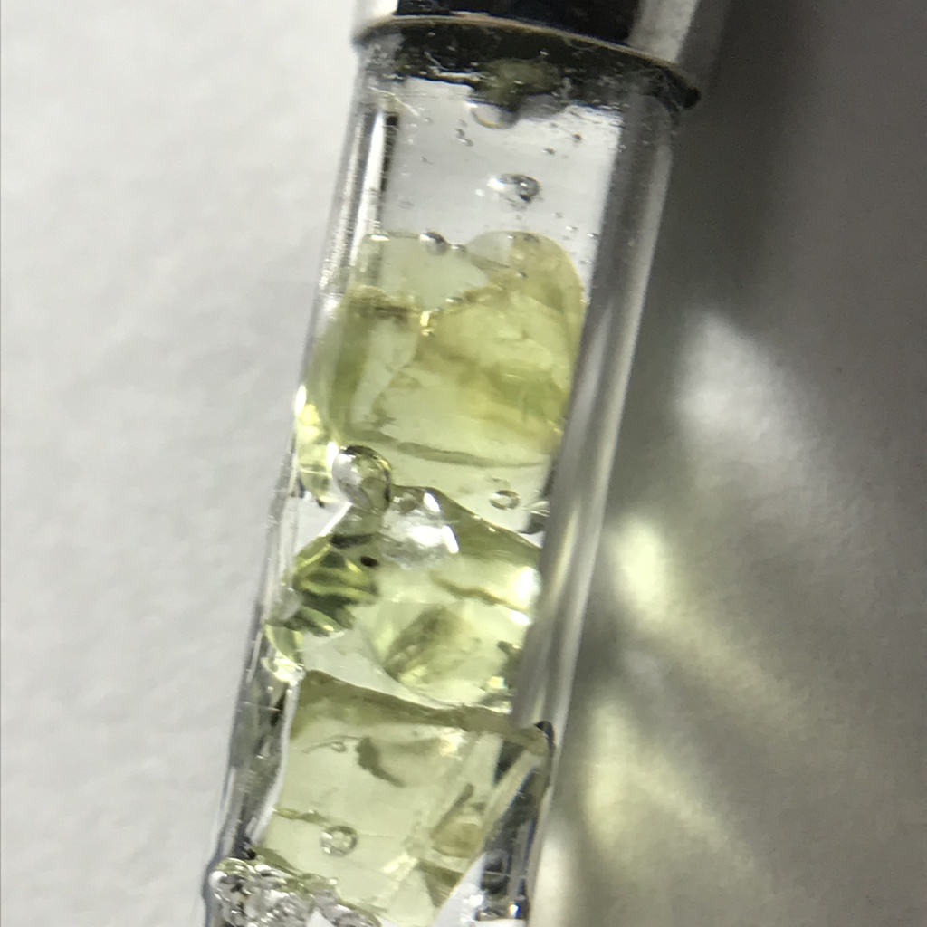 【レビュー用試作品】ペリドット入り試験管(小)
