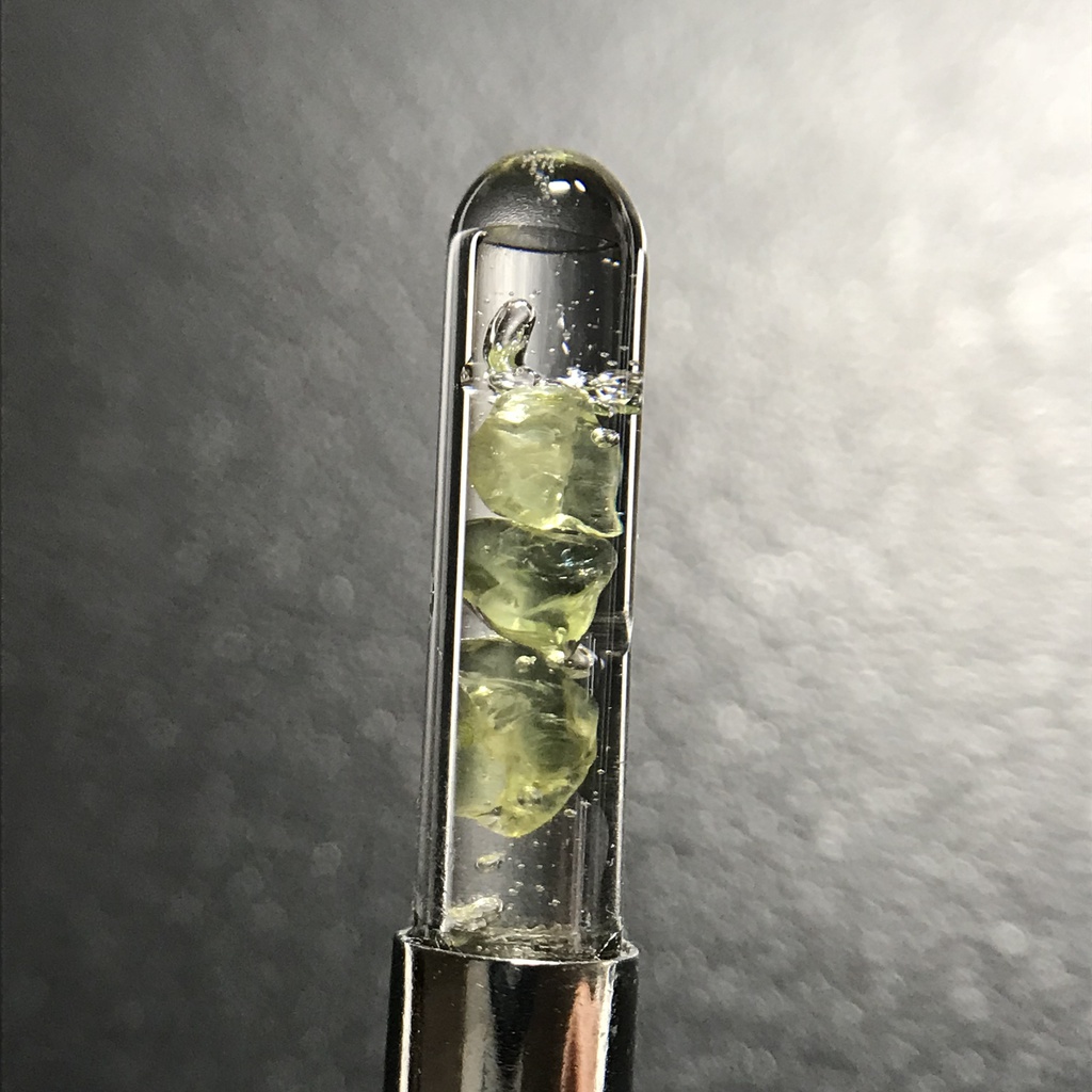 【レビュー用試作品】ペリドット入り試験管(小)