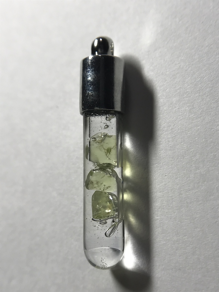 【レビュー用試作品】ペリドット入り試験管(小)