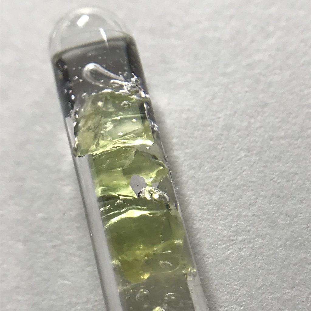 【レビュー用試作品】ペリドット入り試験管(小)