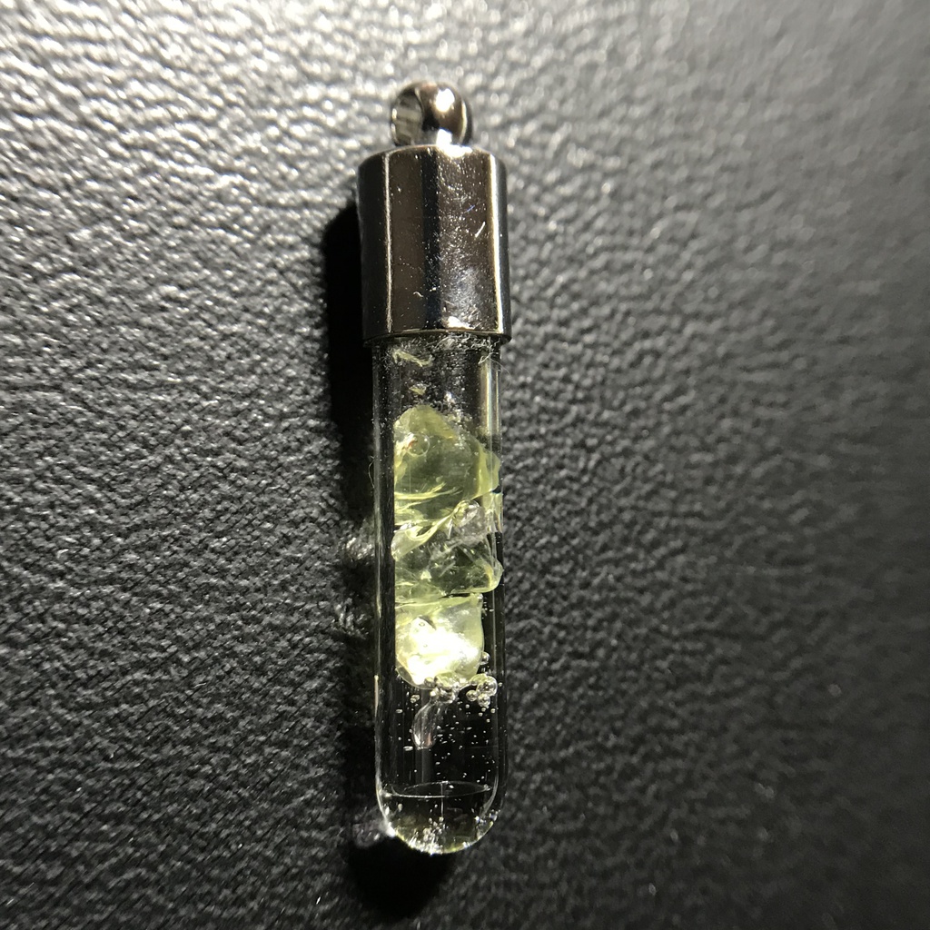 【レビュー用試作品】ペリドット入り試験管(小)