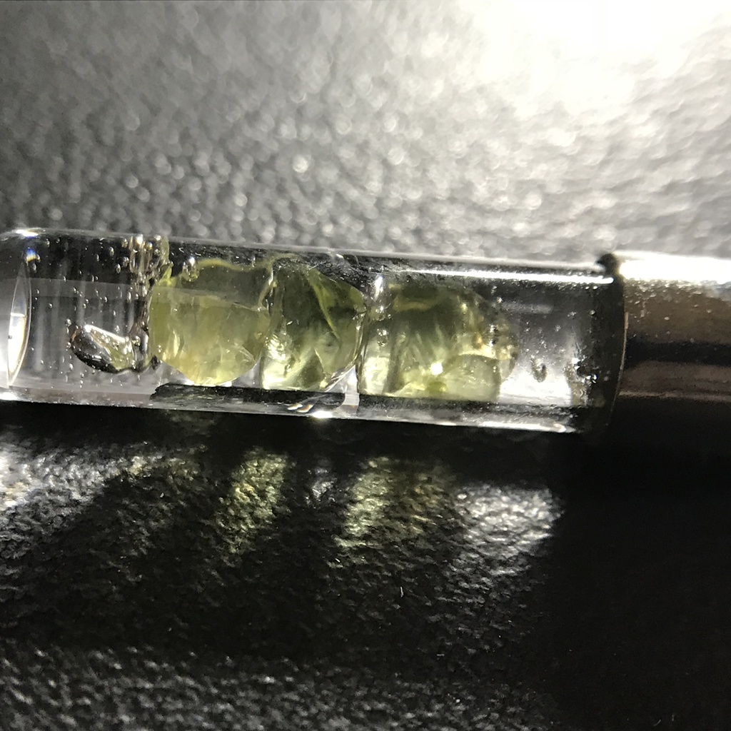 【レビュー用試作品】ペリドット入り試験管(小)