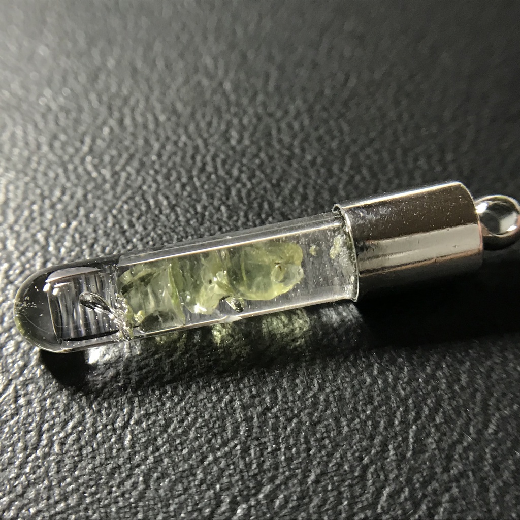 【レビュー用試作品】ペリドット入り試験管(小)