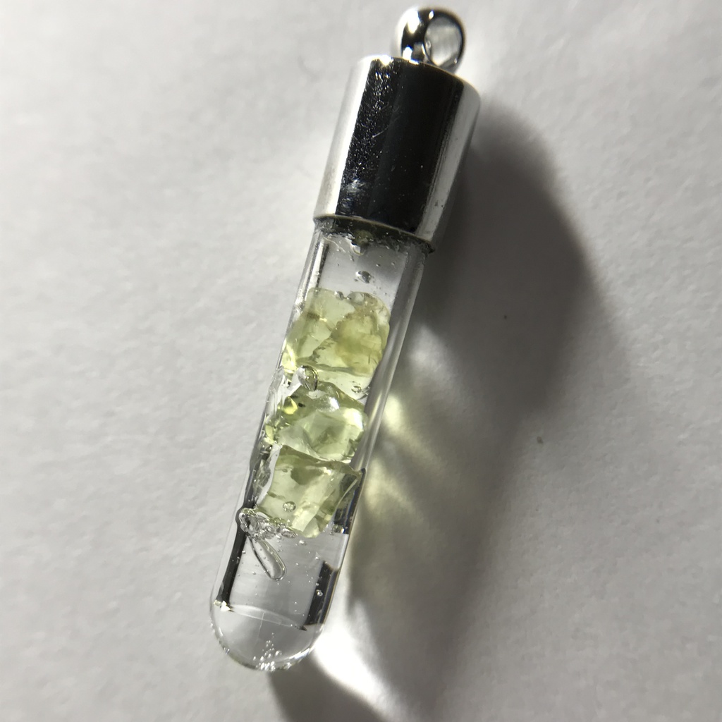 【レビュー用試作品】ペリドット入り試験管(小)