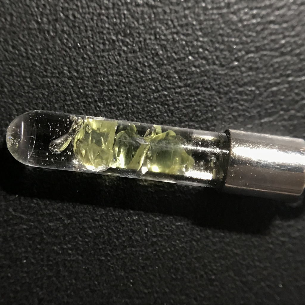 【レビュー用試作品】ペリドット入り試験管(小)