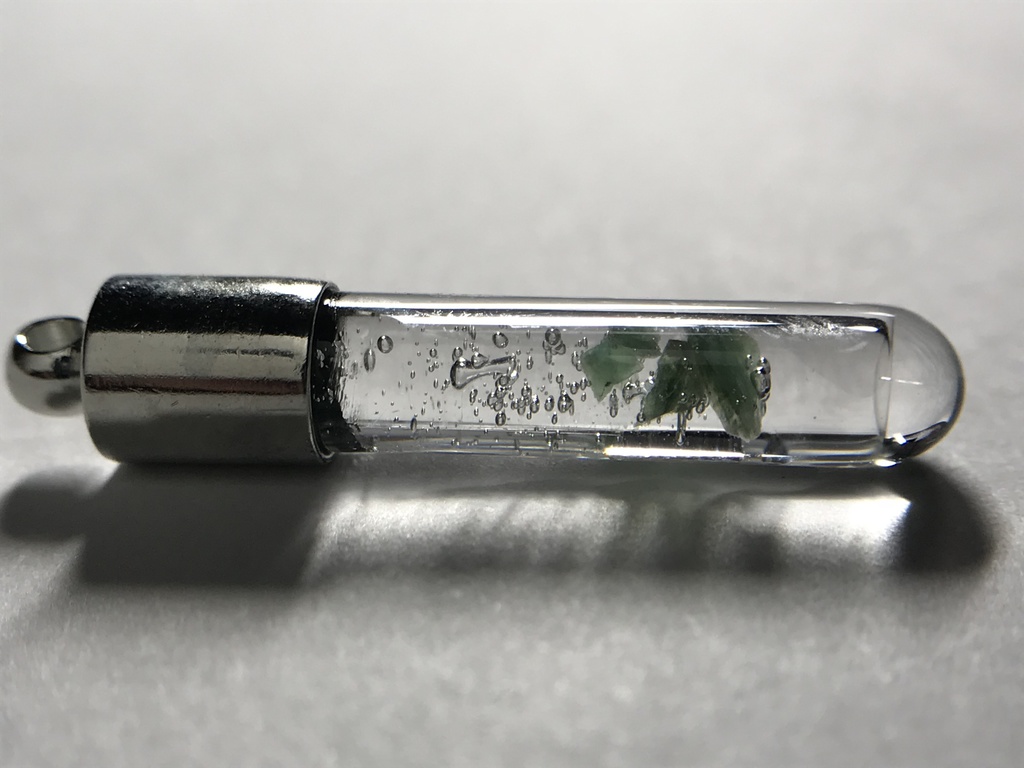 【レビュー用試作品】翡翠入り試験管(小)