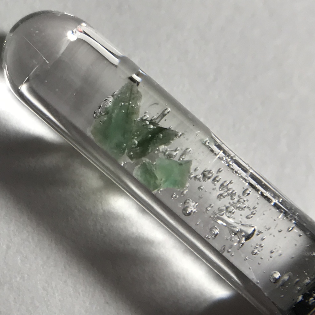 【レビュー用試作品】翡翠入り試験管(小)