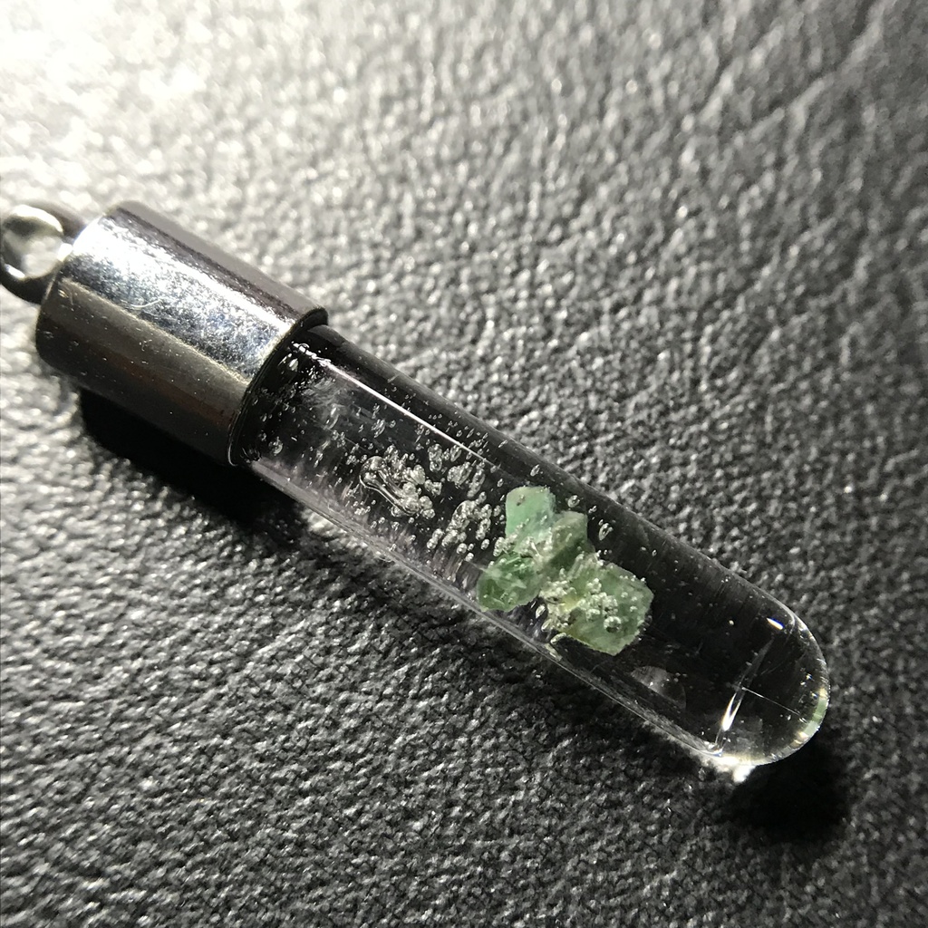 【レビュー用試作品】翡翠入り試験管(小)