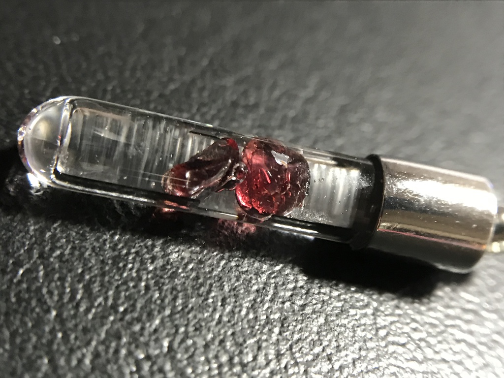 【レビュー用試作品】ガーネット入り試験管(小)B