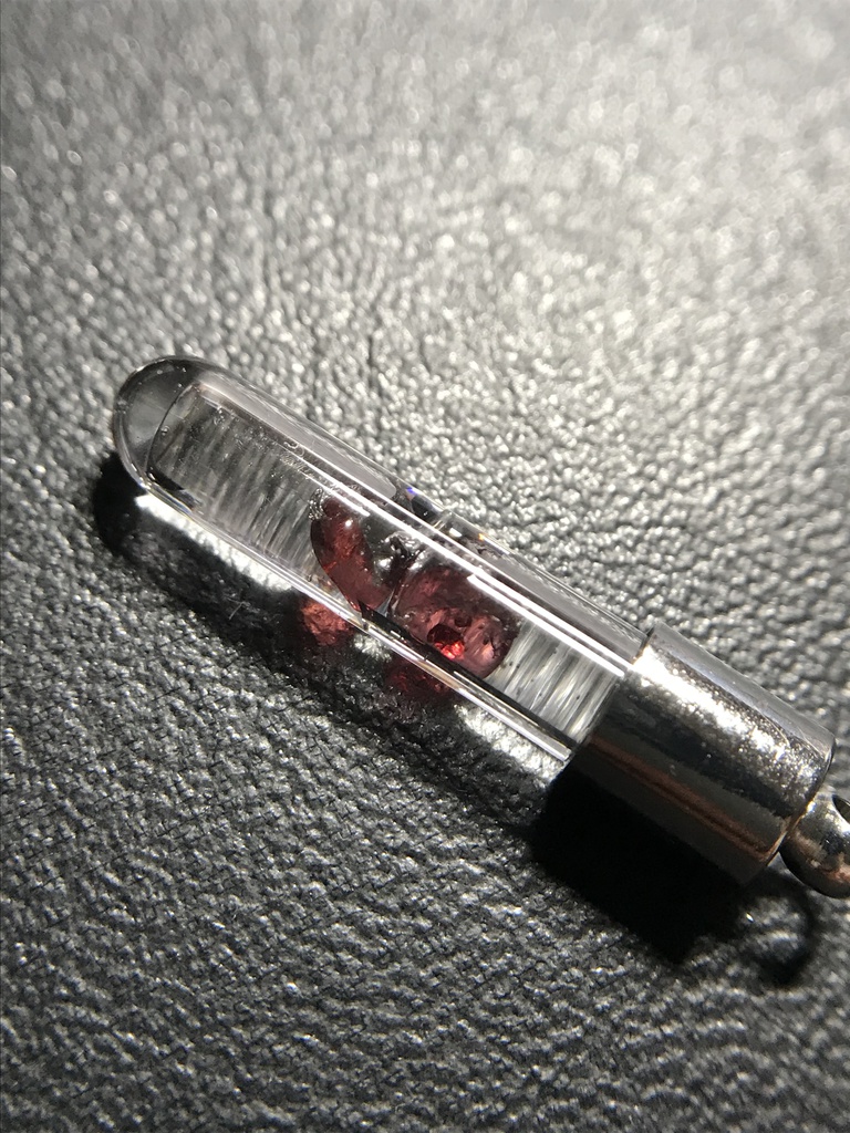 【レビュー用試作品】ガーネット入り試験管(小)B